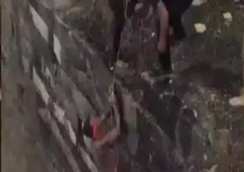 Vídeo: Folião 'curte demais' e acaba resgatado após cair em igarapé durante Carnaval em Manaus