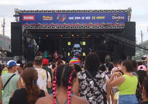Carnaval: 'Galo de Manaus' agita foliões no Sambódromo
