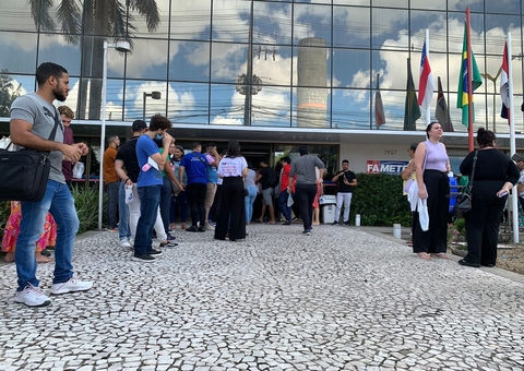 Prova da OAB-AM é marcada por confusão na entrada dos candidatos