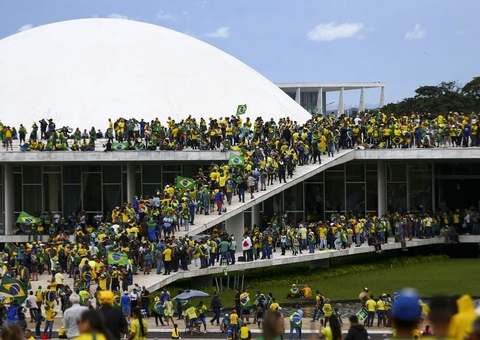 Moraes prorroga inquérito sobre omissão de autoridades em atos golpistas de 8 de janeiro