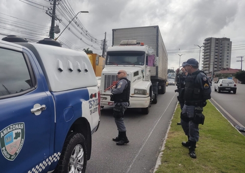 Homem é flagrado com carreta roubada na rotatória do Coroado em Manaus