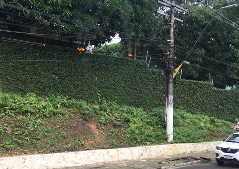Incêndio em fios de avenida em Manaus causam medo e caos no trânsito