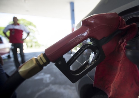Governo dá prazo de 5 dias para denúncia de preço abusivo da gasolina