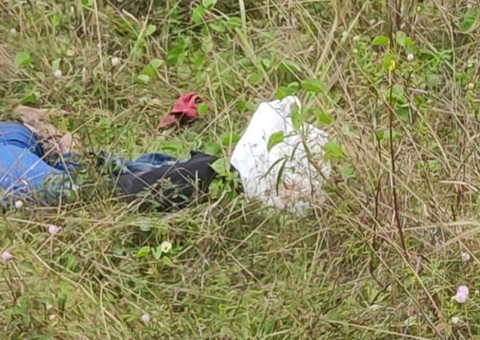 Com cabeça afundada, homem é achado morto em matagal em Manaus