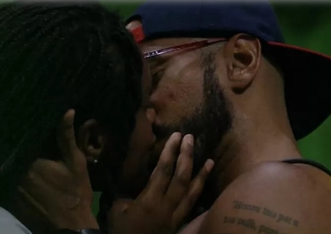 Vídeo: Ricardo beija Sarah durante festa e dispara: 'Tem 50 dias que quero'