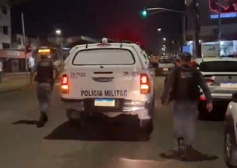 Criminoso é preso após roubar carro de PM em estacionamento de supermercado em Manaus