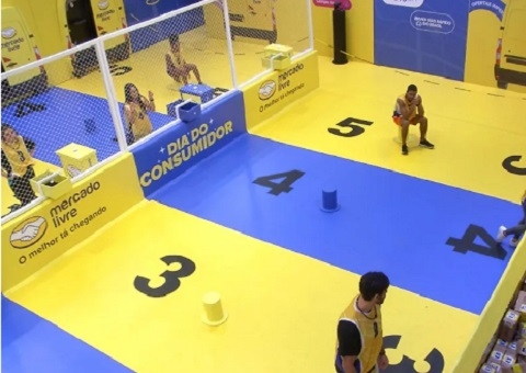 Gabriel chama atenção de Bruna durante prova do líder: 'que espertinha'