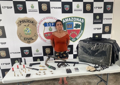 Mulher é presa com armas e drogas que abasteciam "delivery do crime" em Manaus