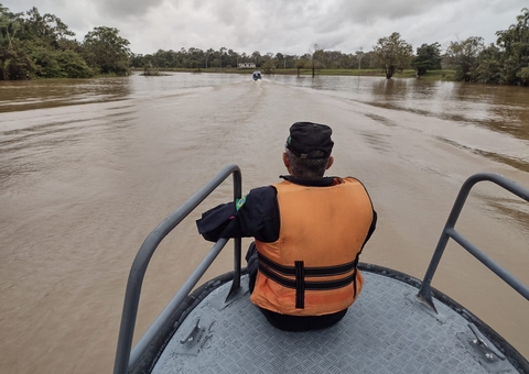 Buscas por bebê de 2 meses desaparecido após naufrágio são suspensas no Amazonas
