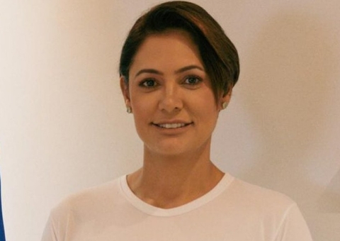 Michelle Bolsonaro põe cães de rua para adoção: “estou morando de aluguel”