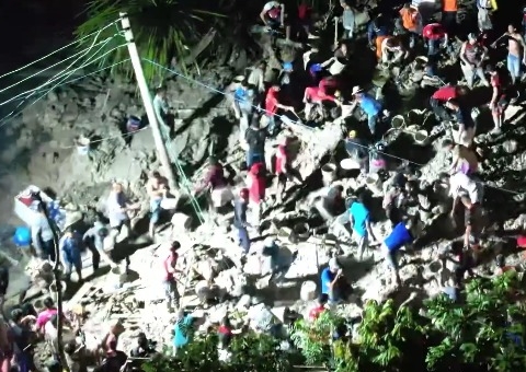 Vídeo mostra buscas por sobreviventes após deslizamento em Manaus; 8 pessoas morreram