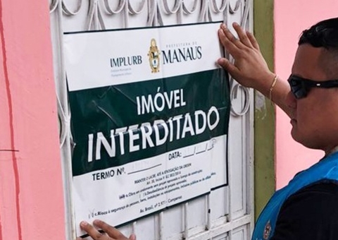 Após deslizamento, casas são interditadas no Jorge Teixeira, em Manaus