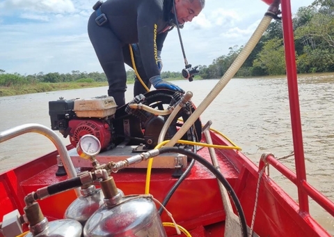 Bombeiros buscam bebê desaparecido há 7 dias após naufrágio no Amazonas