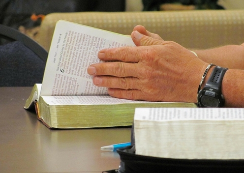 Pastor se passa por Deus e exige sexo com fiel em troca de 'salvação'