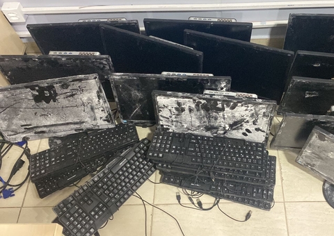 Dupla é presa suspeita de furtar computadores de escola pública em Manaus