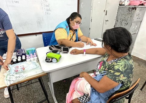 Desabrigados por chuvas na zona Leste de Manaus recebem atendimento médico