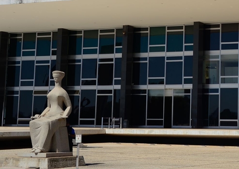 Juiz envia ao STF acusações de réu da Lava Jato contra Moro e Deltan