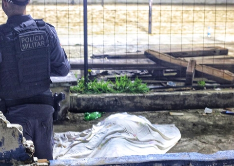 Sentado em banco de praça, homem é surpreendido por pistoleiros e acaba morto em Manaus