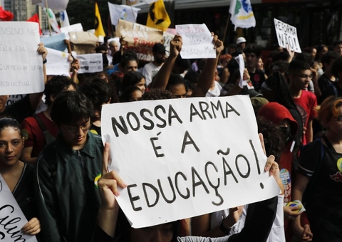 Governo suspende cronograma de implementação do Novo Ensino Médio