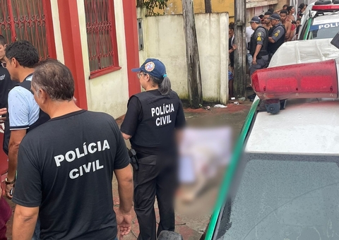 Homem é morto com tiros na cabeça após ser abordado por criminosos em carro em Manaus