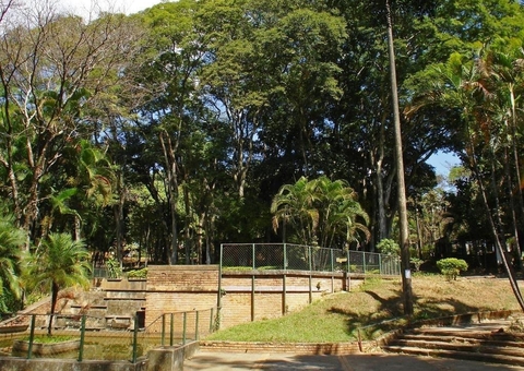 Vizinhos ouvem gritos em parque e PMs encontram mulher morta com tiros na cabeça 