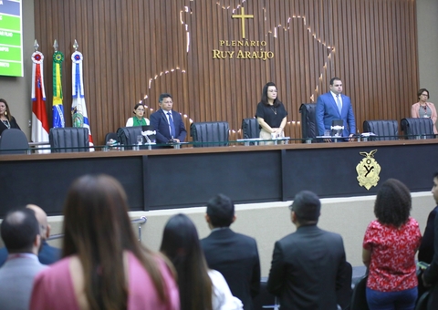 Deputados defendem PMs armados em escolas do Amazonas após ataque no Colégio Adventista