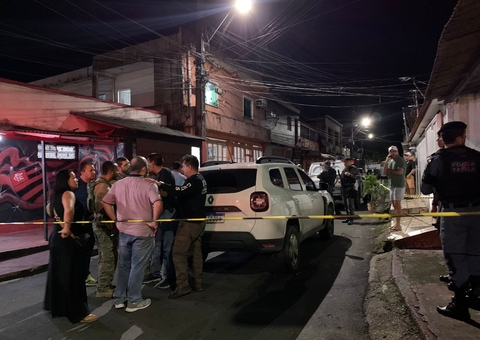 Homem é executado com 17 tiros dentro de carro em Manaus