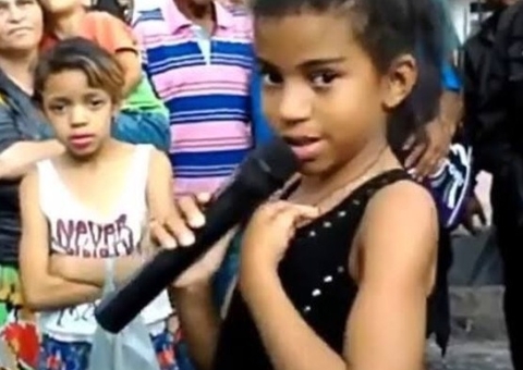 Elas cresceram: 'Mini Pastora' reencontra 'Fada do Deboche' anos após vídeo viralizar