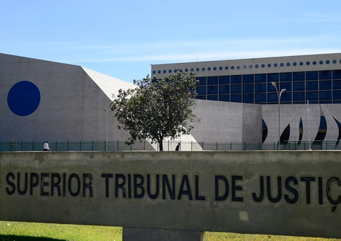 STJ suspende julgamento de recurso do ex-jogador Robinho