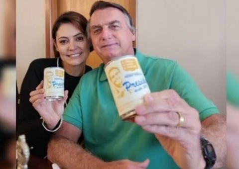 Bolsonaro ganha leite condensado personalizado de novos vizinhos 