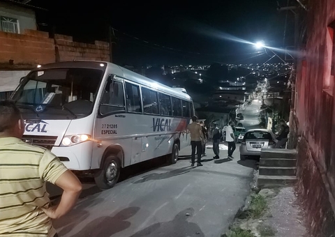 Durante bebedeira, mulher corre pela rua e morre atropelada por micro-ônibus em Manaus