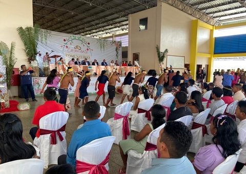 Casais indígenas de 13 etnias realizam casamento coletivo no Amazonas