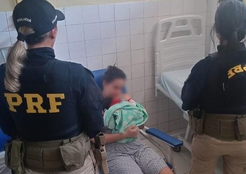 Policiais salvam bebê engasgada após mãe pedir ajuda em delegacia no Amazonas