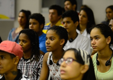 Pobreza e violência pioram saúde mental de jovens