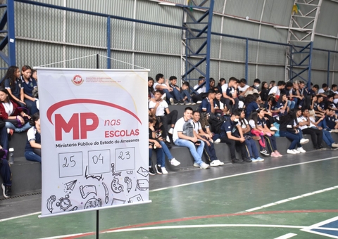 Promotores falam sobre eventos de violência nas escolas para estudantes em Manaus
