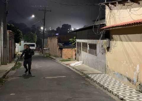 Homem é perseguido e executado em calçada de Manaus