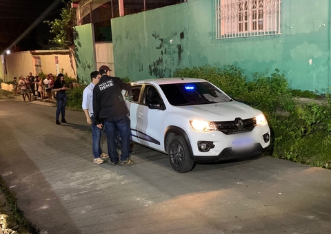Passageiros são mortos a tiros em carro de app e motorista fica ferido em Manaus