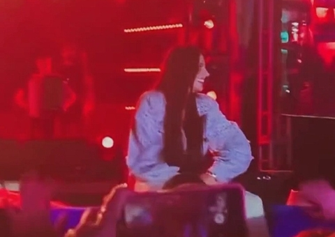 Ana Castela ganha surpresa de Gustavo Mioto em show