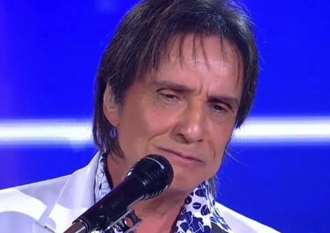 Cantor Roberto Carlos é processado por ex-funcionário, diz colunista 