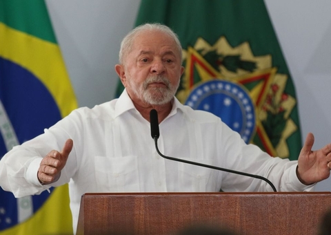 Lula anuncia política de reajuste do salário mínimo e isenção de IR