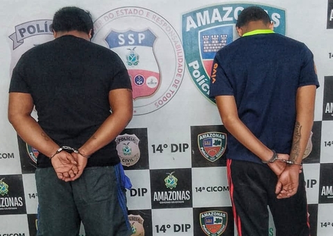 Dupla é presa ao ser flagrada vendendo drogas em plena luz do dia em Manaus