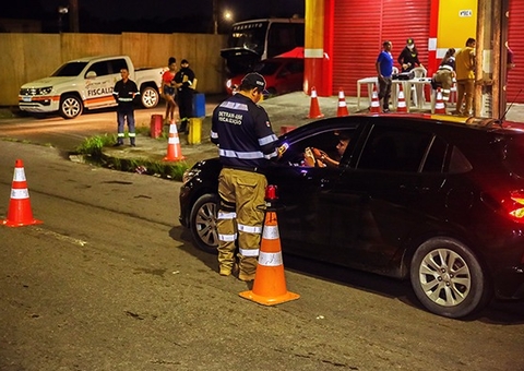 Fiscalização no trânsito flagra quase 30 motoristas bêbados em Manaus