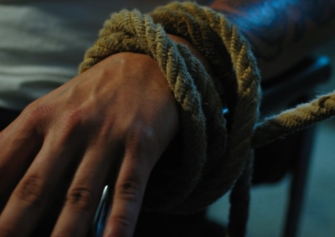 Desconfiada, mulher sequestra e tortura namorado em Manaus