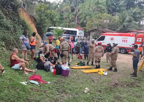 Acidente entre caminhão e micro-ônibus deixa 11 feridos na BR-174