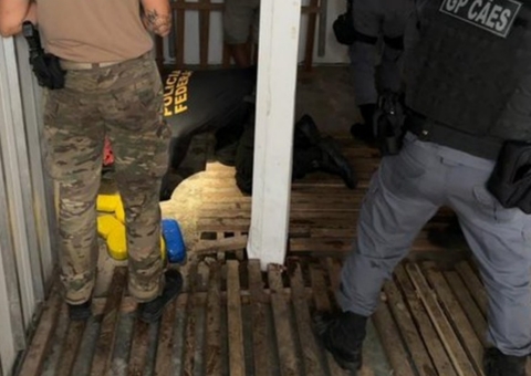 PF prende homem por esconder 12 kg de cocaína em piso de embarcação no Amazonas