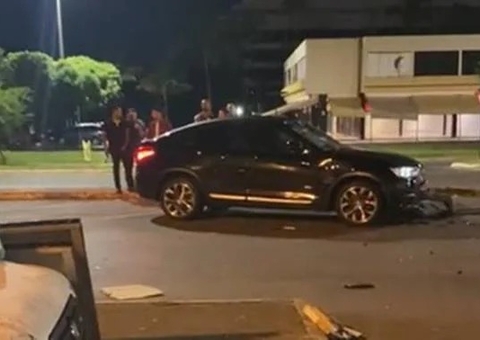 Jovem embriagada bate BMW, xinga policiais e diz que pai pode comprar Brasília inteira
