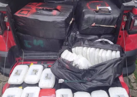 Grupo é flagrado transportando 314 Kg de drogas em carro em Manaus