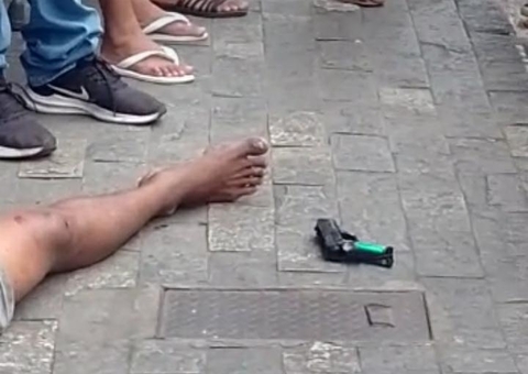 Homem é espancado após assalto no Centro de Manaus