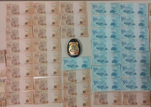 PF prende dupla que recebeu encomenda com dinheiro falso nos Correios em Manaus