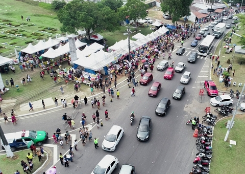 Manaus reforça linhas de ônibus que atendem cemitério no Dia das Mães